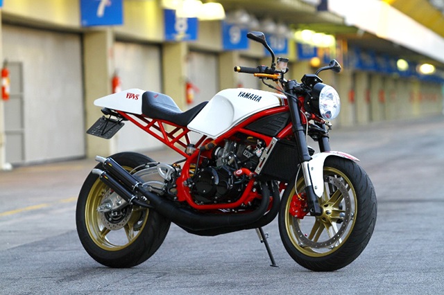 Yamaha r1 Cafe Racer