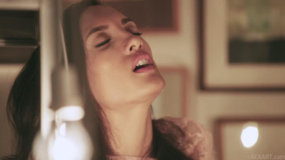 [SexArt.com / MetArt.com] Chloe Amour (Incandescence - Chloe Amour)[Jan 28, 2015, Solo, Brunette, Fingering, Masturbation, Shaved, 1080p]